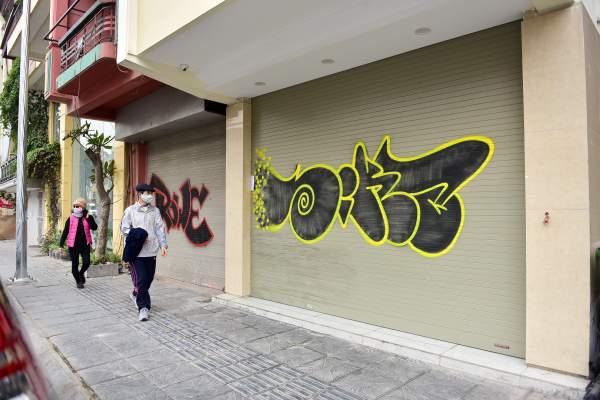 Vẽ graffiti kín tuyến đường tiền tỷ mới mở rộng ở Hà Nội 13