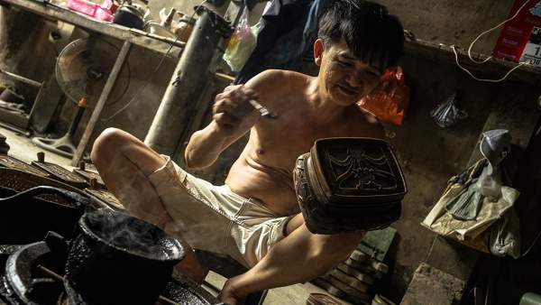 Cận cảnh đúc lư đồng tại làng nghề cuối cùng ở Sài Gòn 6