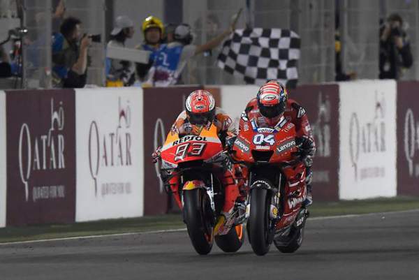 Chặng 1 MotoGP 2019: Dovizioso thắng kịch tính Marquez ở góc cua cuối cùng