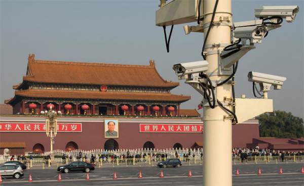 Cảnh sát Trung Quốc trấn áp tội phạm bằng kính AR tích hợp AI 2