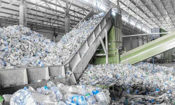 Chuyện gì sẽ xảy ra với một chai nhựa sau khi bị vứt vào thùng rác? 2