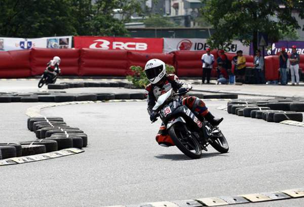 Lần đầu xem đua xe có tổ chức tại Hà Nội 6