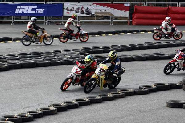 Lần đầu xem đua xe có tổ chức tại Hà Nội 5