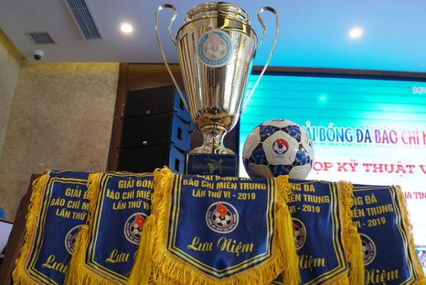 Hà Tĩnh đăng cai tổ chức Giải bóng đá Báo chí miền Trung lần thứ VI - 2019 2
