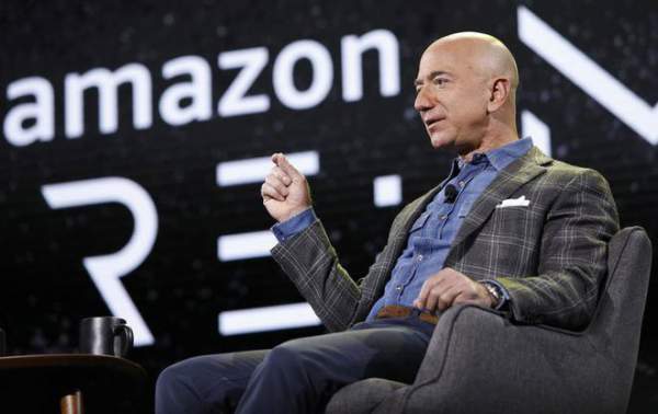 Jeff Bezos: Tôi muốn cứu nhân loại bằng cách lên Mặt Trăng 2