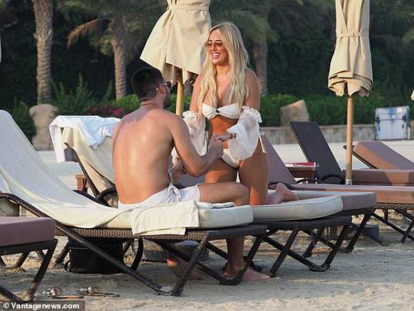 Amber Turner tình tứ bên bạn trai trên bãi biển Dubai 7
