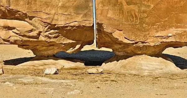 Vết cắt bí ẩn chia đôi khối đá hơn 10.000 tuổi ở Arab Saudi 3