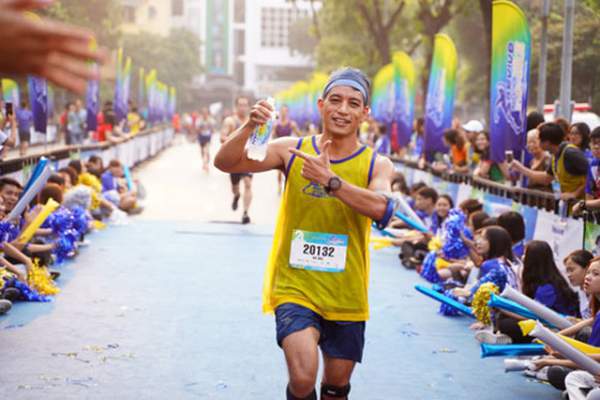 Gần 5.000 người chạy giải Revive Marathon xuyên Việt 4