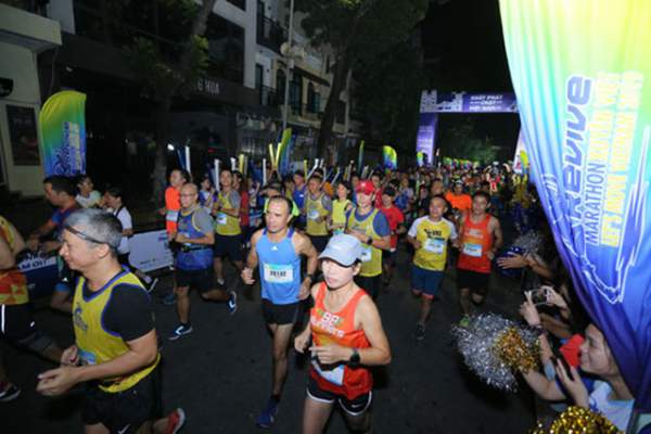 Gần 5.000 người chạy giải Revive Marathon xuyên Việt 2
