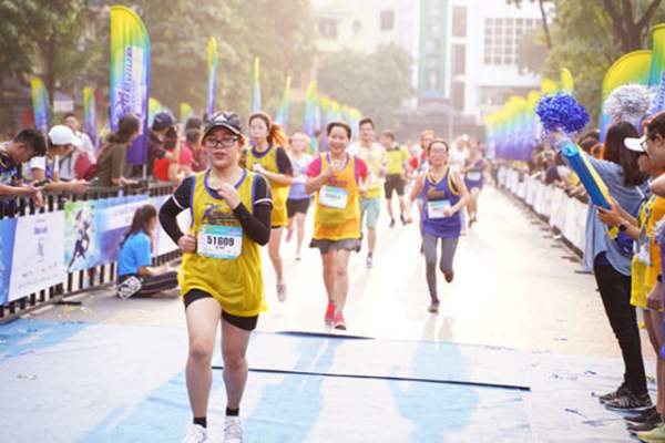 Gần 5.000 người chạy giải Revive Marathon xuyên Việt 1