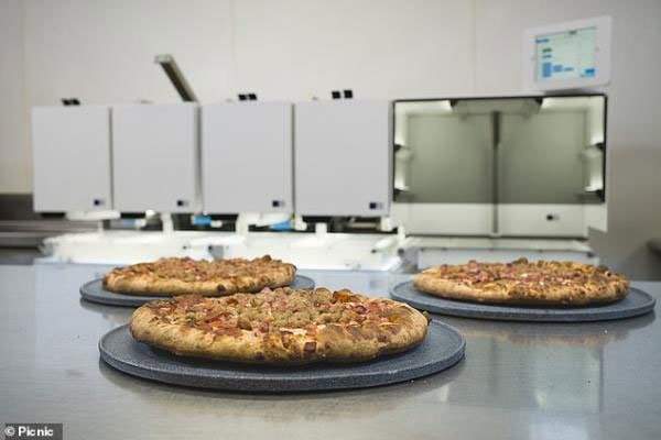 Đánh bại đầu bếp, robot có thể làm 300 chiếc pizza mỗi giờ 4