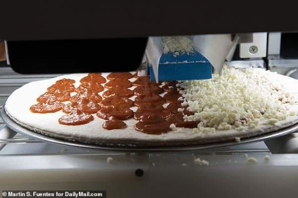 Đánh bại đầu bếp, robot có thể làm 300 chiếc pizza mỗi giờ 2