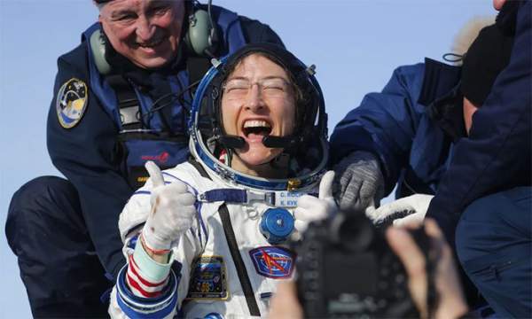 Nữ phi hành gia NASA lập kỷ lục làm việc lâu nhất trên vũ trụ là ai? 2