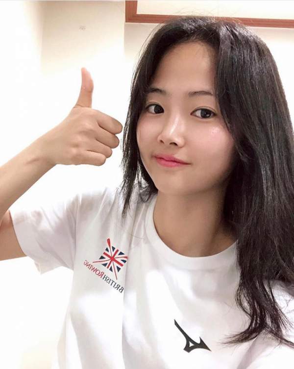 Nữ cầu thủ người Hàn Quốc sở hữu gương mặt trẻ thơ gây “sốt” mạng 10