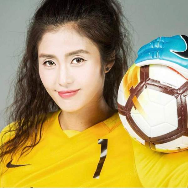 Vẻ đẹp như minh tinh màn ảnh của nữ thủ môn Trung Quốc 4