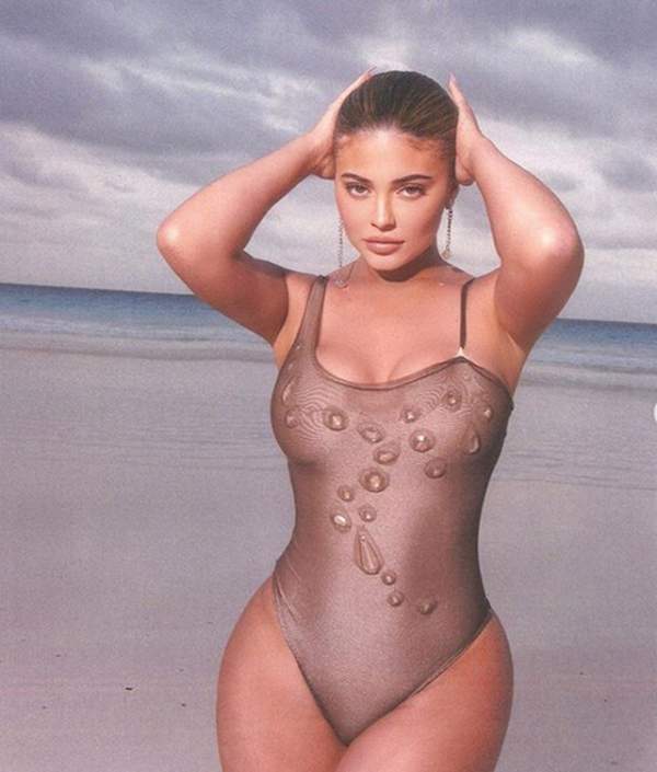Kylie Jenner bốc lửa trong kỳ nghỉ ở Bahamas 10