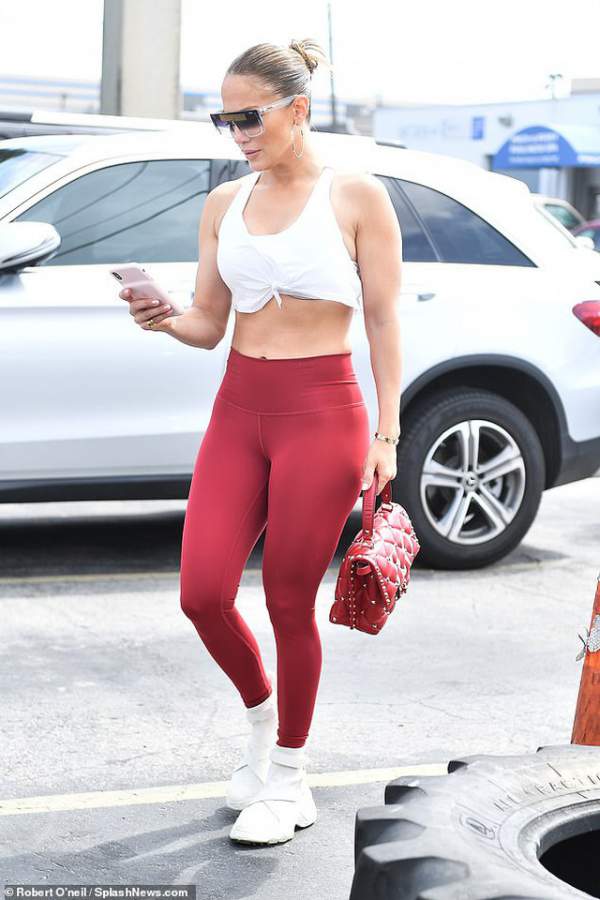 Jennifer Lopez khỏe đẹp tới phòng gym 5