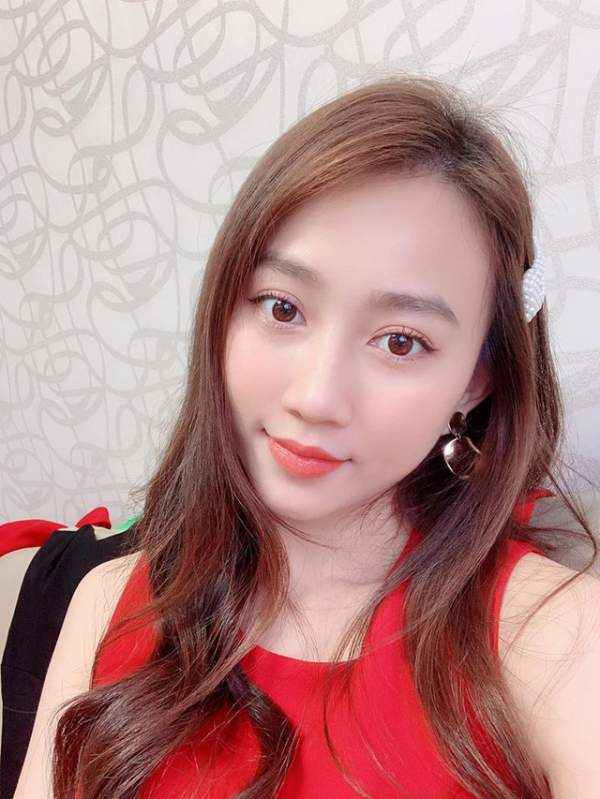 Tiền đạo Tiến Linh và diễn viên Huỳnh Hồng Loan xác nhận hẹn hò 7