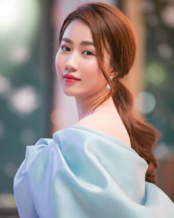 Tiền đạo Tiến Linh và diễn viên Huỳnh Hồng Loan xác nhận hẹn hò 6