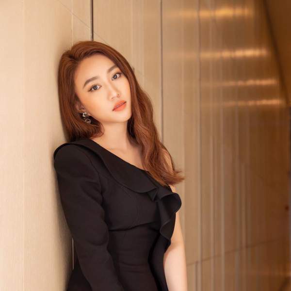 Tiền đạo Tiến Linh và diễn viên Huỳnh Hồng Loan xác nhận hẹn hò 9