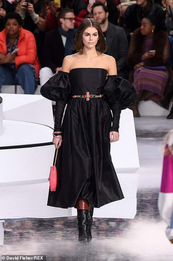 Gigi Hadid khoe nhan sắc quyến rũ tại show thời trang ở Paris 6