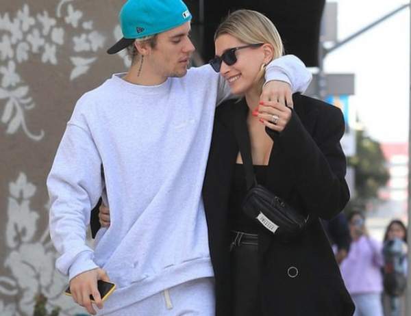 Justin Bieber tình tứ hôn vợ trên phố 6