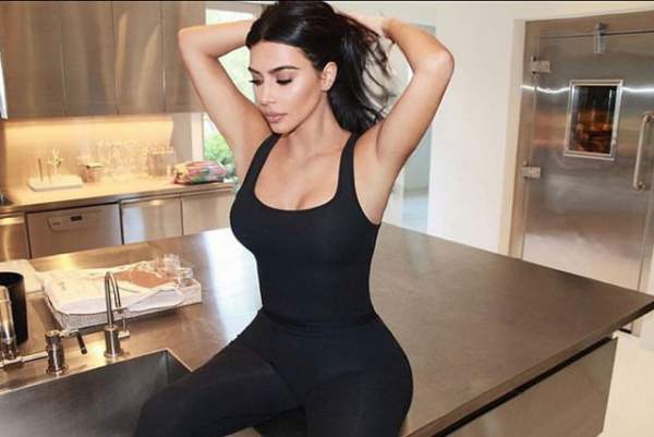 Kim Kardashian liên tục tung ảnh gợi cảm quảng bá bộ sưu tập mới 2
