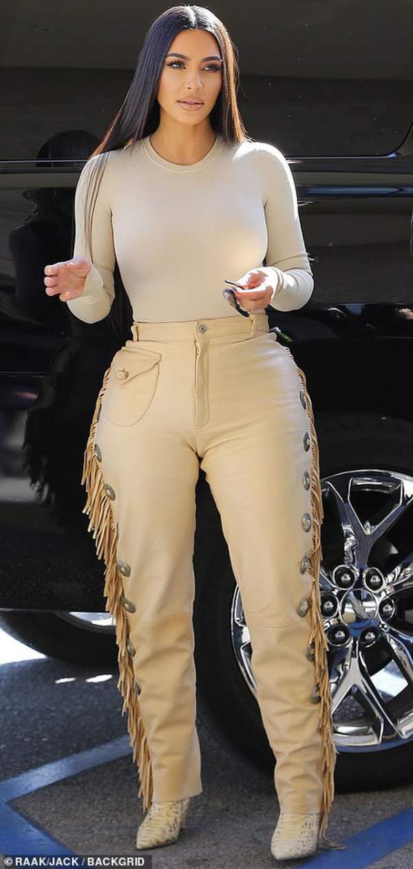 Kim Kardashian liên tục tung ảnh gợi cảm quảng bá bộ sưu tập mới 6