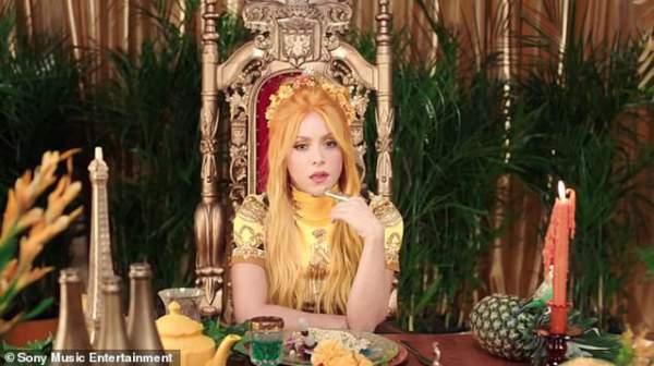 Shakira siêu trẻ trong MV mới 2