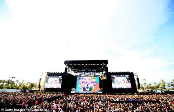 Lễ hội âm nhạc thu hút hơn 250.000 người tham gia quyết định dời lịch