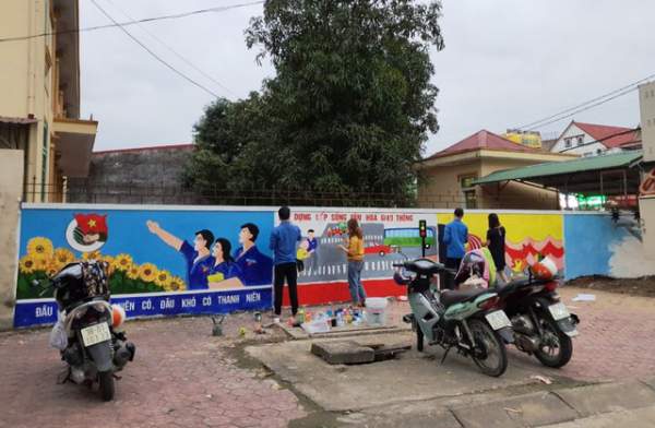 Hà Tĩnh: Những "họa sĩ không chuyên" tô đẹp cho phố phường 4