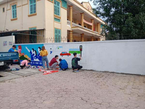Hà Tĩnh: Những "họa sĩ không chuyên" tô đẹp cho phố phường 2