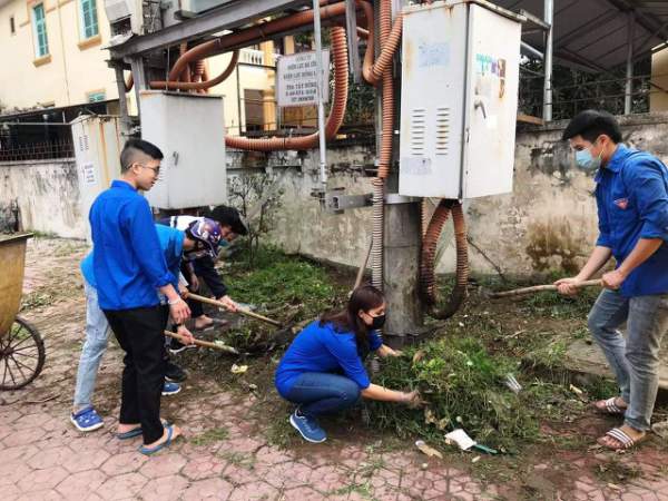 Hà Tĩnh: Những "họa sĩ không chuyên" tô đẹp cho phố phường