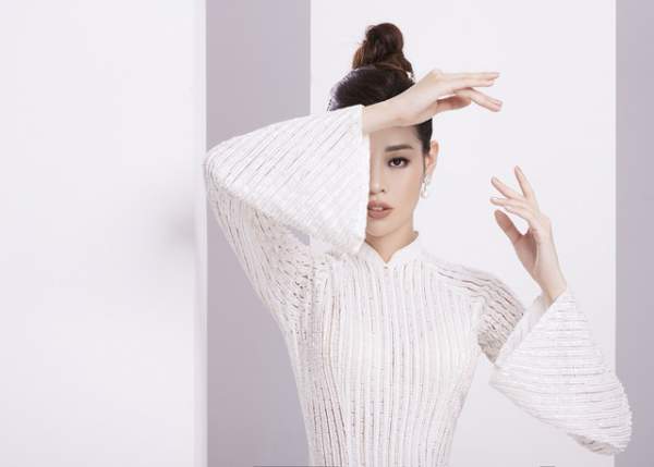 Hoa hậu Khánh Vân nền nã với áo dài 7
