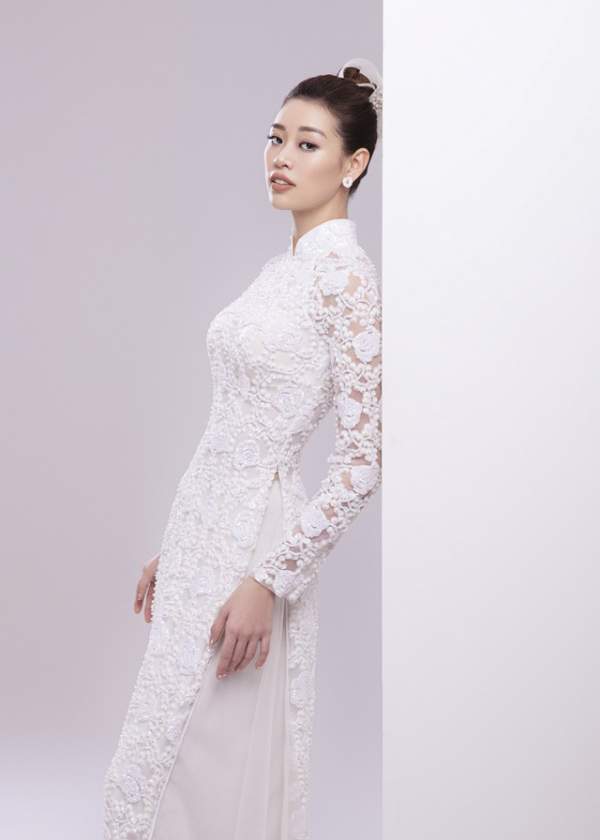Hoa hậu Khánh Vân nền nã với áo dài