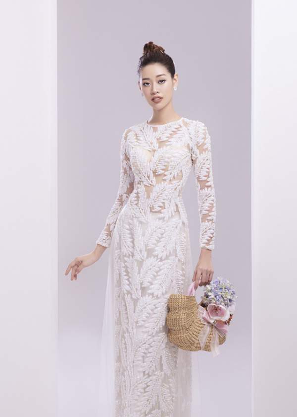 Hoa hậu Khánh Vân nền nã với áo dài 3