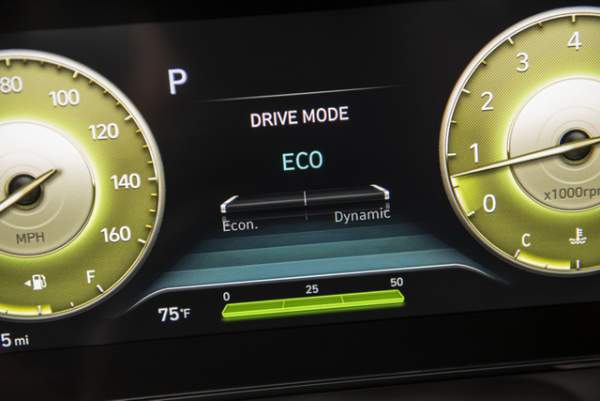 Cận cảnh Hyundai Elantra thế hệ mới vừa ra mắt - Làn gió lạ 22