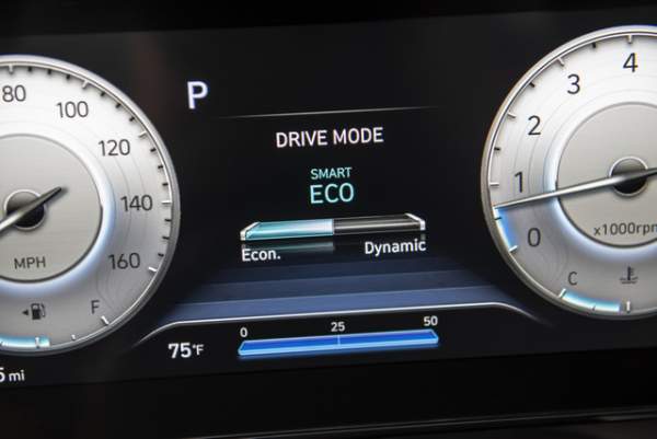 Cận cảnh Hyundai Elantra thế hệ mới vừa ra mắt - Làn gió lạ 23