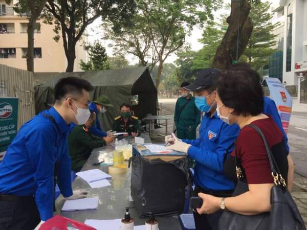 Thanh niên Hà Nội tích cực hỗ trợ khu cách ly, lắp 100 bồn rửa tay miễn phí 5