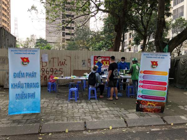 Thanh niên Hà Nội tích cực hỗ trợ khu cách ly, lắp 100 bồn rửa tay miễn phí 4