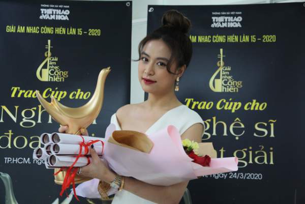 Hoàng Thùy Linh xuất sắc đoạt 4 giải Âm nhạc Cống hiến 2