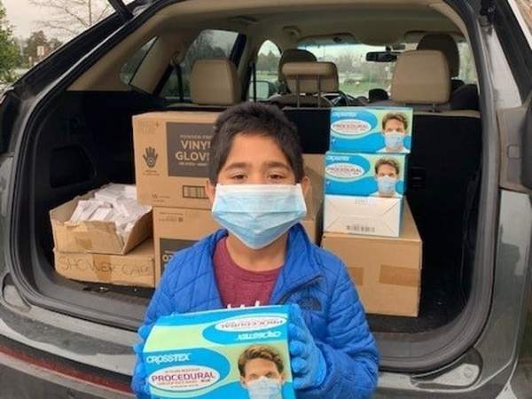 Mỹ: Bé 7 tuổi quyên góp 6.000 món đồ bảo hộ cho bệnh viện chống Covid-19