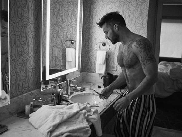 Ricky Martin khoe thân hình cơ bắp 8