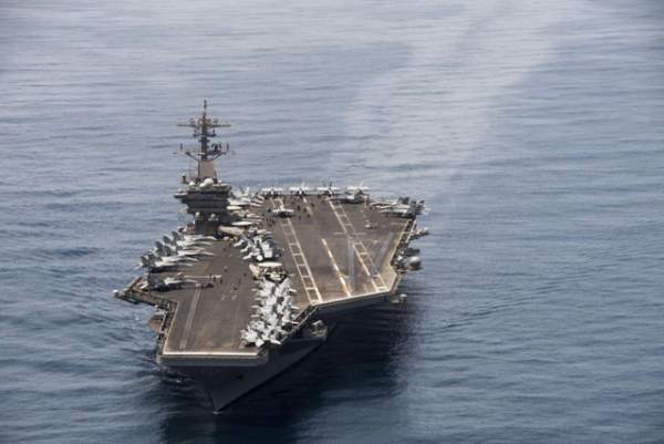 Mỹ sơ tán hàng nghìn thủy thủ tàu sân bay vì Covid-19 lây “không kiểm soát”