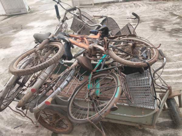 Hà Tĩnh: Biến phế liệu thành xe đạp tặng học sinh nghèo
