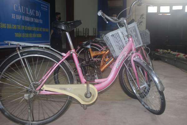 Hà Tĩnh: Biến phế liệu thành xe đạp tặng học sinh nghèo 2