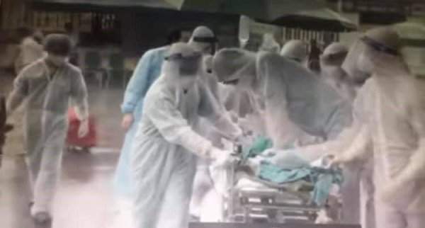 Bác sĩ vừa chạy, vừa hồi sinh sự sống cho bà mẹ 3 con giữa tâm dịch BV Bạch Mai