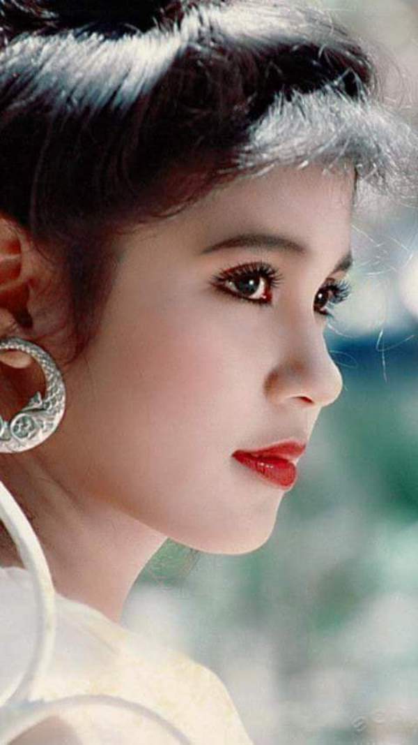Việt Trinh hé lộ bức ảnh ngày trẻ xứng danh “Nữ hoàng ảnh lịch” 4