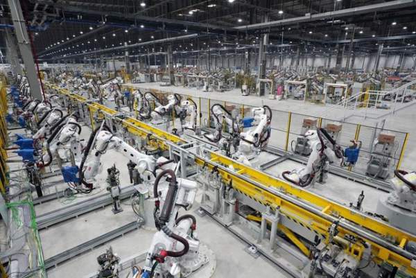 Nhiều nhà máy ôtô vẫn dừng sản xuất dù không thuộc “vùng nguy cơ cao” 2