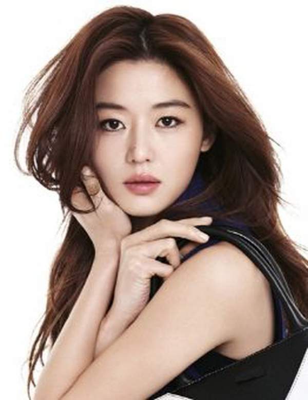 Jeon Ji Hyun tiếp tục bị chỉ trích keo kiệt, thất hứa